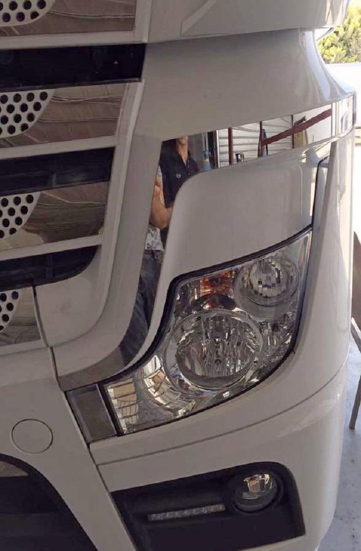 24/7Auto 2x Vorne Scheinwerfer Rahmen Rand Actros MP4 Lkw Spiegel Edelstahl Poliert Dekorationen von 24/7Auto