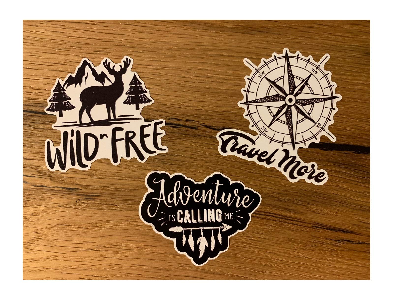 24/7stickers #634 / 3X Wild n Free Aufkleber 6,5 cm Camping Life Outdoor Abenteuer Oldschool Vintage Look Camper Fernweh Welt Wohnwagen von 24/7stickers