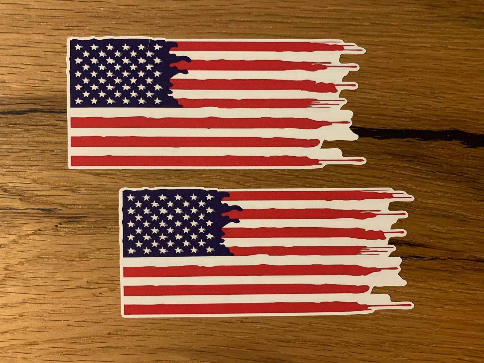 24/7stickers #821 / 2X USA Flagge Aufkleber 12 x 6,5 cm Fahne US Car Tuning Rennsport Racing Vintage Retro Oldschool Oldtimer 24/7stickers #821 / 2X USA Flagge Aufkleber 12 x 6,5 cm Fahne US Car Tuning Rennsport Racing Vintage Retro Oldschool Oldtimer von 24/7stickers