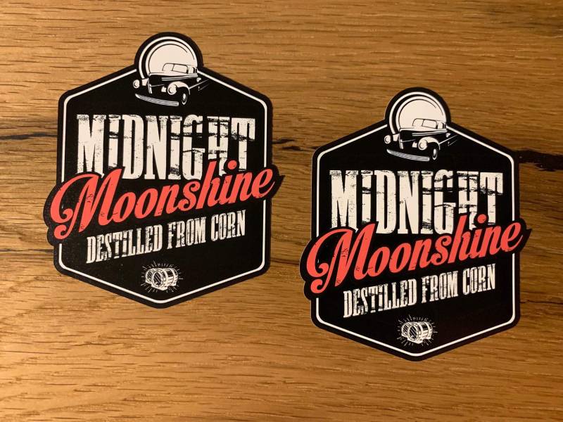 #746 / 2X Aufkleber Moonshine 9,5x8cm Schwarzbrenner Old School Oldtimer Vintage Retro Sticker Auto Motorrad Hot Rod USA V8 von 24/7stickers