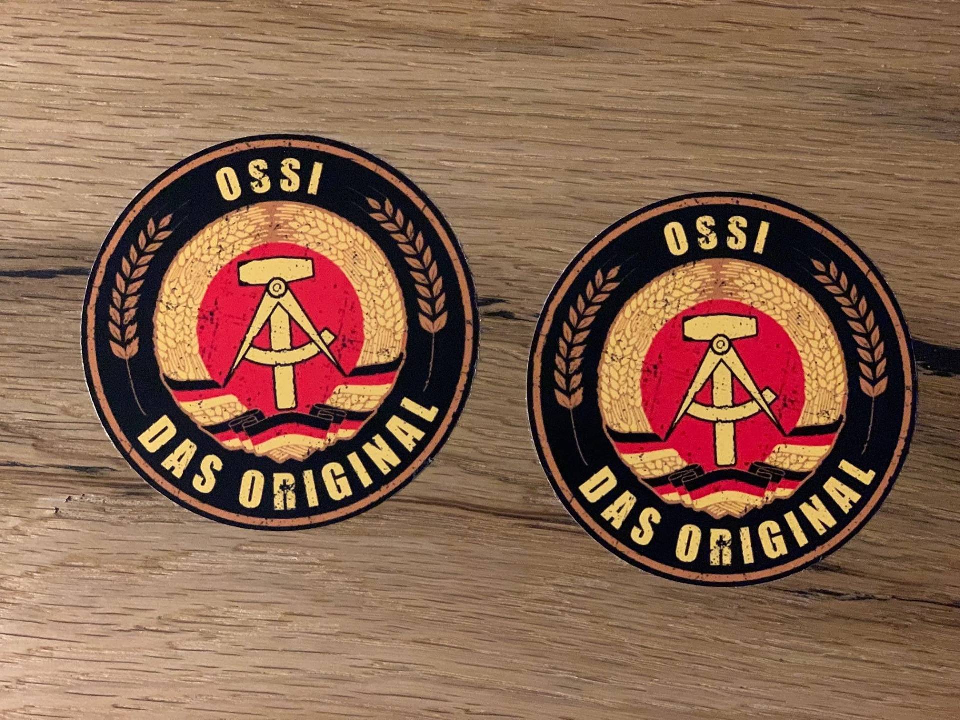 #872 / 2X Ossi Vintage Aufkleber 8cm DDR Sticker Retro Kult VEB IFA Oldtimer Oldschool Traktor LKW Auto Simson Schlepper Ostalgie von 24/7stickers