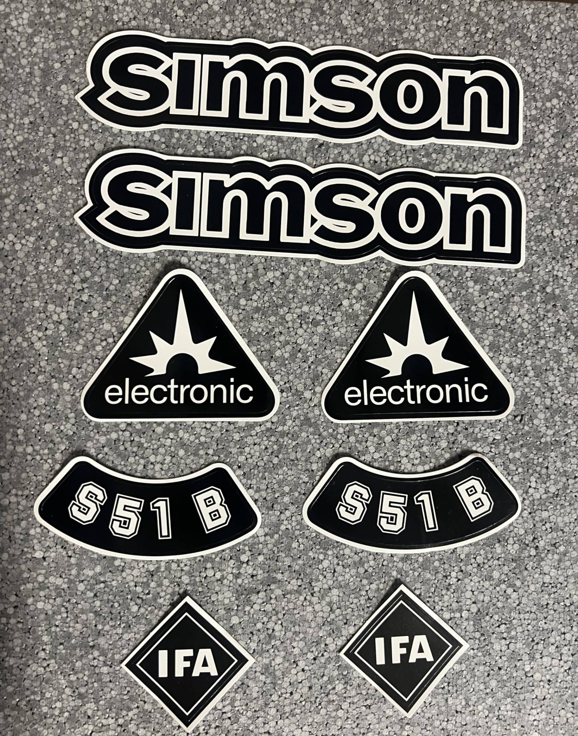Simson S51B IFA Electronic Aufkleber Dekor Premium Retro Schwarz Weiss Dunkel Simson S51B IFA Electronic Aufkleber Dekor Premium Retro Schwarz Weiss Dunkel von 2taktshop