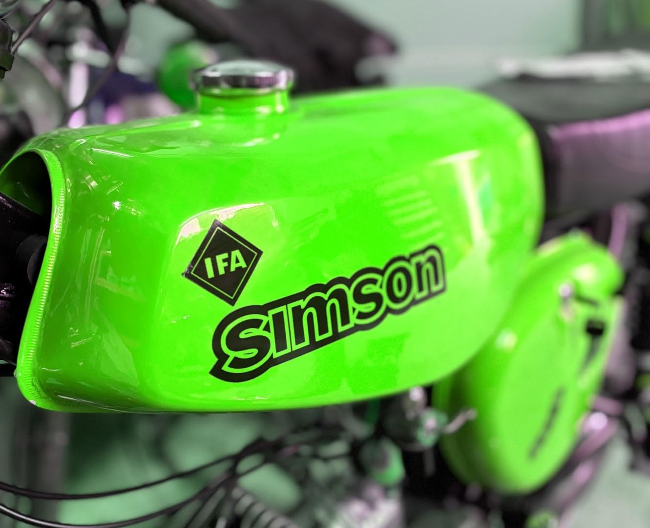 Transparente Simson S50B Aufkleber IFA Electronic Tank Seitendeckel Dunkel Premium Transparente Simson S50B Aufkleber IFA Electronic Tank Seitendeckel Dunkel Premium von 2taktshop