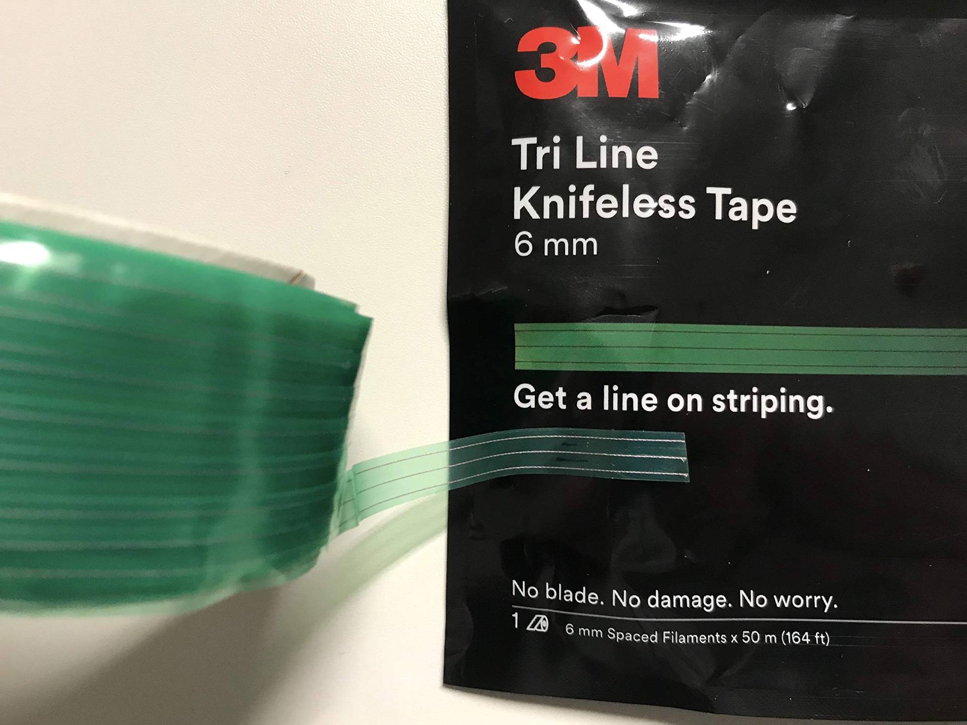 3M Tri Line Knifeless Tape - 6mm - 50m (164ft) Dreiteiliges Tape, das schmale Zierstreifen in absolut gleichmäßigen Breiten über die gesamte (Fahrzeug-) Länge gewährleistet. von 3M Knifeless Tape