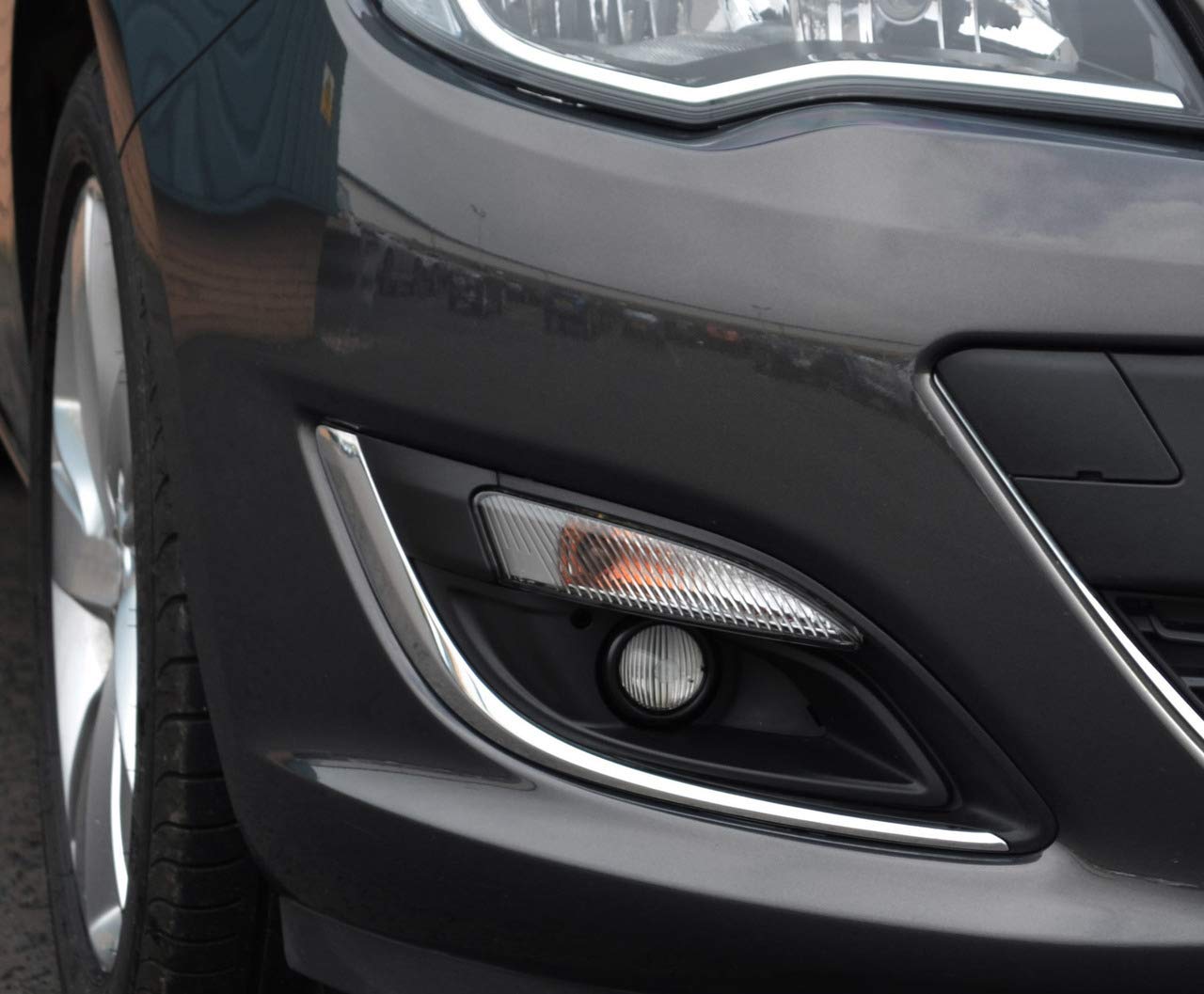 Verchromte Nebelscheinwerferblenden für Astra J (2012-16) von ALVM Parts & Accessories