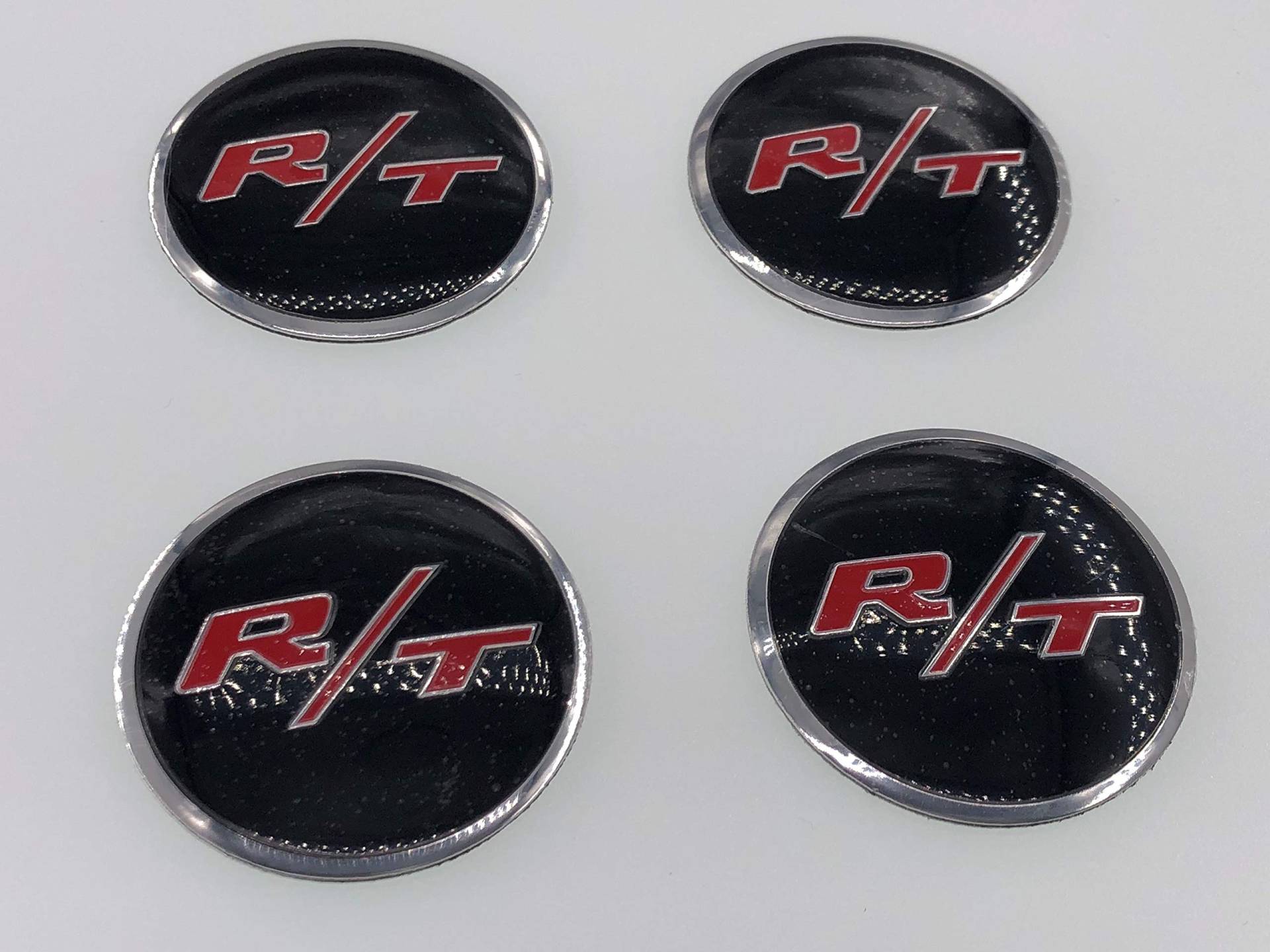 56 mm RT R/T Radnabenkappen Emblem Abzeichen Symbol Aufkleber Neu Auto von AOWIFT