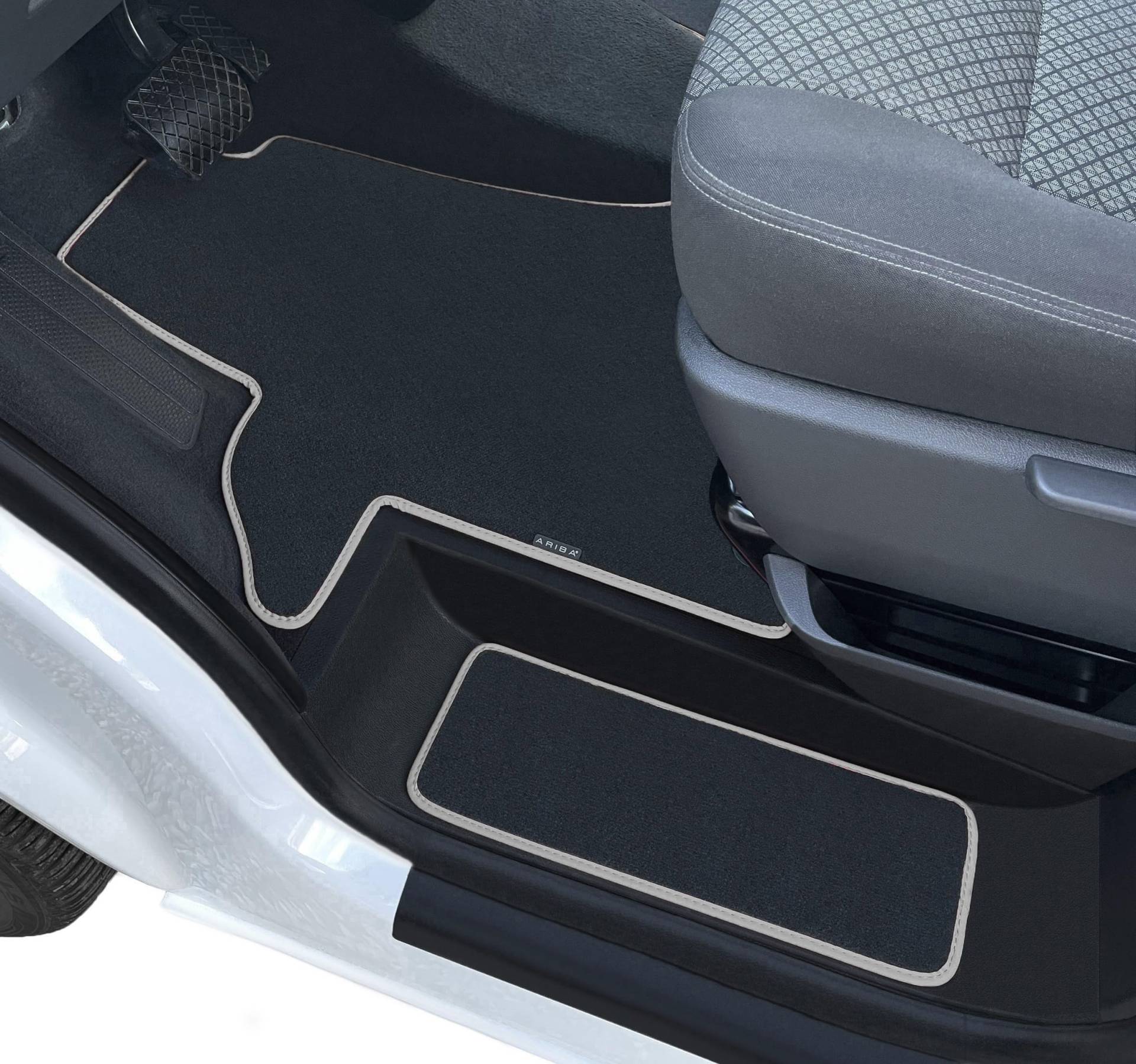 ARIBA Fußmatte passend für VW T6 2-Sitz Fahrerhaus 2015-2019 Velours Anthrazit Nubuk Grau Umrandung inkl. Stufenmatten ARIBA Fußmatte passend für VW T6 2-Sitz Fahrerhaus 2015-2019 Velours Anthrazit Nubuk Grau Umrandung inkl. Stufenmatten von ARIBA