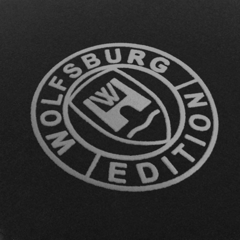 Eight-TEC Velours Schwarze Fußmatten passend für VW Golf 2 mit Logo Wolfsburg Edition WOB und Rand in Silbergrau Eight-TEC Velours Schwarze Fußmatten passend für VW Golf 2 mit Logo Wolfsburg Edition WOB und Rand in Silbergrau von AUTOTEPPICH Stylers Wir fertigen Ihre Fußmatten