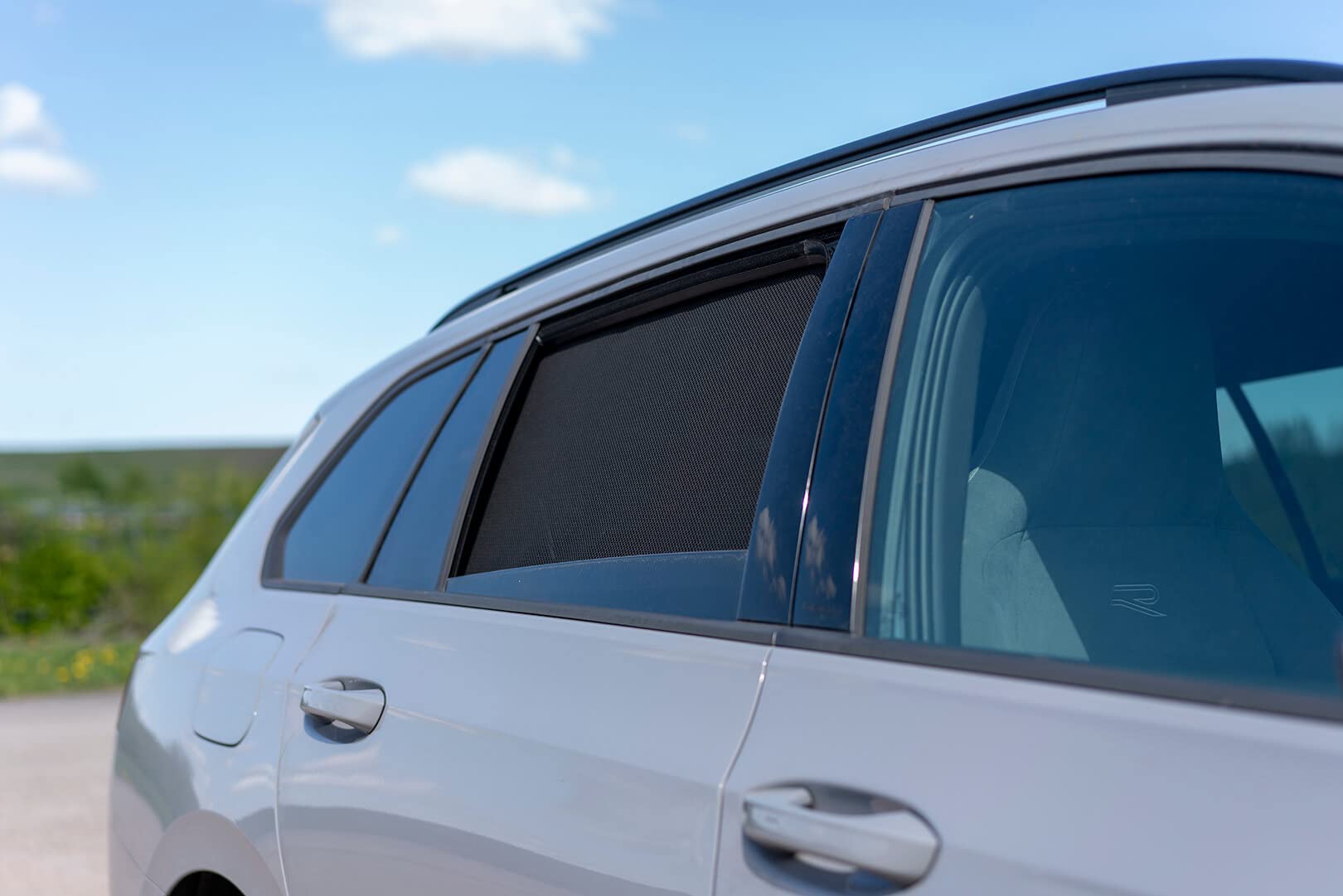 Fahrzeugspezifische Sonnenschutz Blenden passend für VW Golf 8 Variant 2-teiliges Set AZ18002939 von AZUGA