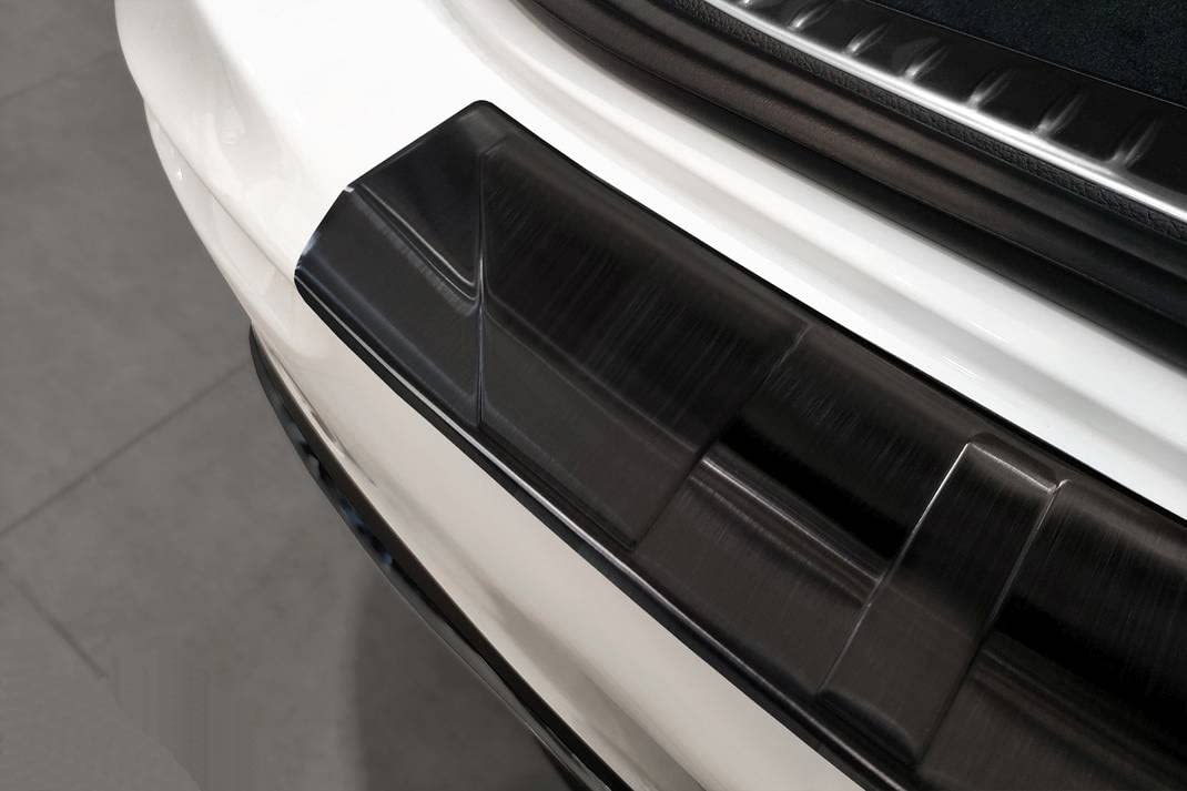 Fahrzeugspezifischer Ladekantenschutz aus Edelstahl in anthrazit mit 3D Abkantung passend für Mercedes C-Klasse T-Modell (S206) ab 3/2021 AZ30000050 von AZUGA