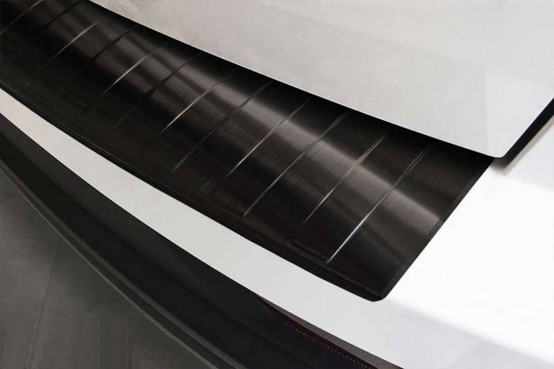 Ladekantenschutz aus Edelstahl in anthrazit mit 3D Abkantung passend für Skoda Karoq ab 2022 (Faceliftmodell) AZ30000053 von AZUGA