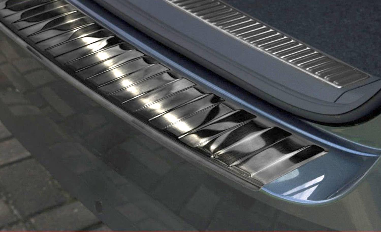 Ladekantenschutz aus Edelstahl in anthrazit mit 3D Abkantung passend für Skoda Superb III Combi ab 9/2015-4/2024 AZ30000065 Stoßstangenschutz Ladekantenschutz aus Edelstahl in anthrazit mit 3D Abkantung passend für Skoda Superb III Combi ab 9/2015-4/2024 AZ30000065 Stoßstangenschutz von AZUGA