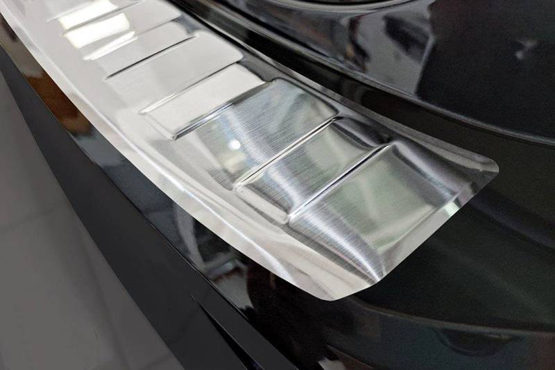 Ladekantenschutz aus Edelstahl mit 3D Abkantung passend für VW Golf 8 Variant (Kombi) ab 9/2020 AZ29000202 von AZUGA