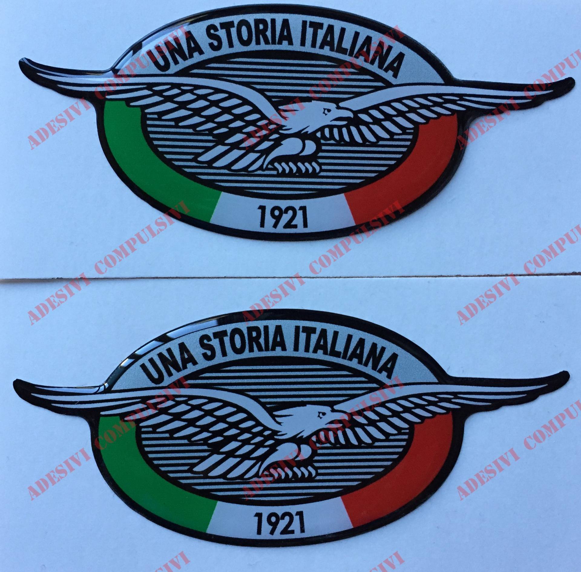 Adesivi Compulsivi Logo Aufkleber Moto Guzzi, Eine italienische Geschichte, 2 Aufkleber in 3D-Optik, Schwarz, Witterungsbeständig, Für Motorrad, Tank oder Helm Adesivi Compulsivi Logo Aufkleber Moto Guzzi, Eine italienische Geschichte, 2 Aufkleber in 3D-Optik, Schwarz, Witterungsbeständig, Für Motorrad, Tank oder Helm von Adesivi Compulsivi