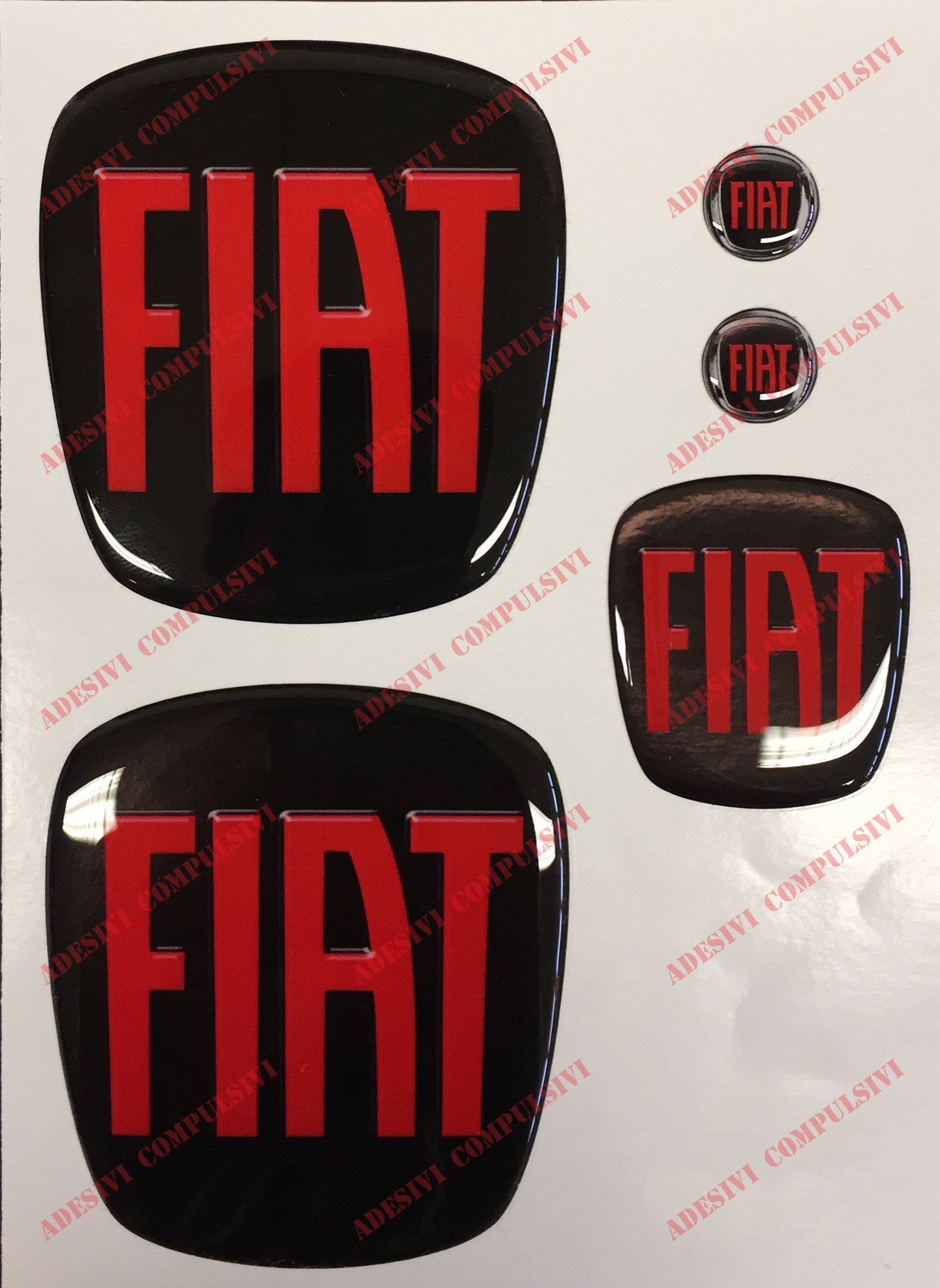 Logo vorne, hinten + Lenkrad + 2 Symbole für Schlüsselanhänger. Für Motorhaube und Kofferbox. Harzaufkleber, 3D-Effekt. Friesen Farbe Schwarz - Rot. Logo vorne, hinten + Lenkrad + 2 Symbole für Schlüsselanhänger. Für Motorhaube und Kofferbox. Harzaufkleber, 3D-Effekt. Friesen Farbe Schwarz - Rot. von Adesivi Compulsivi
