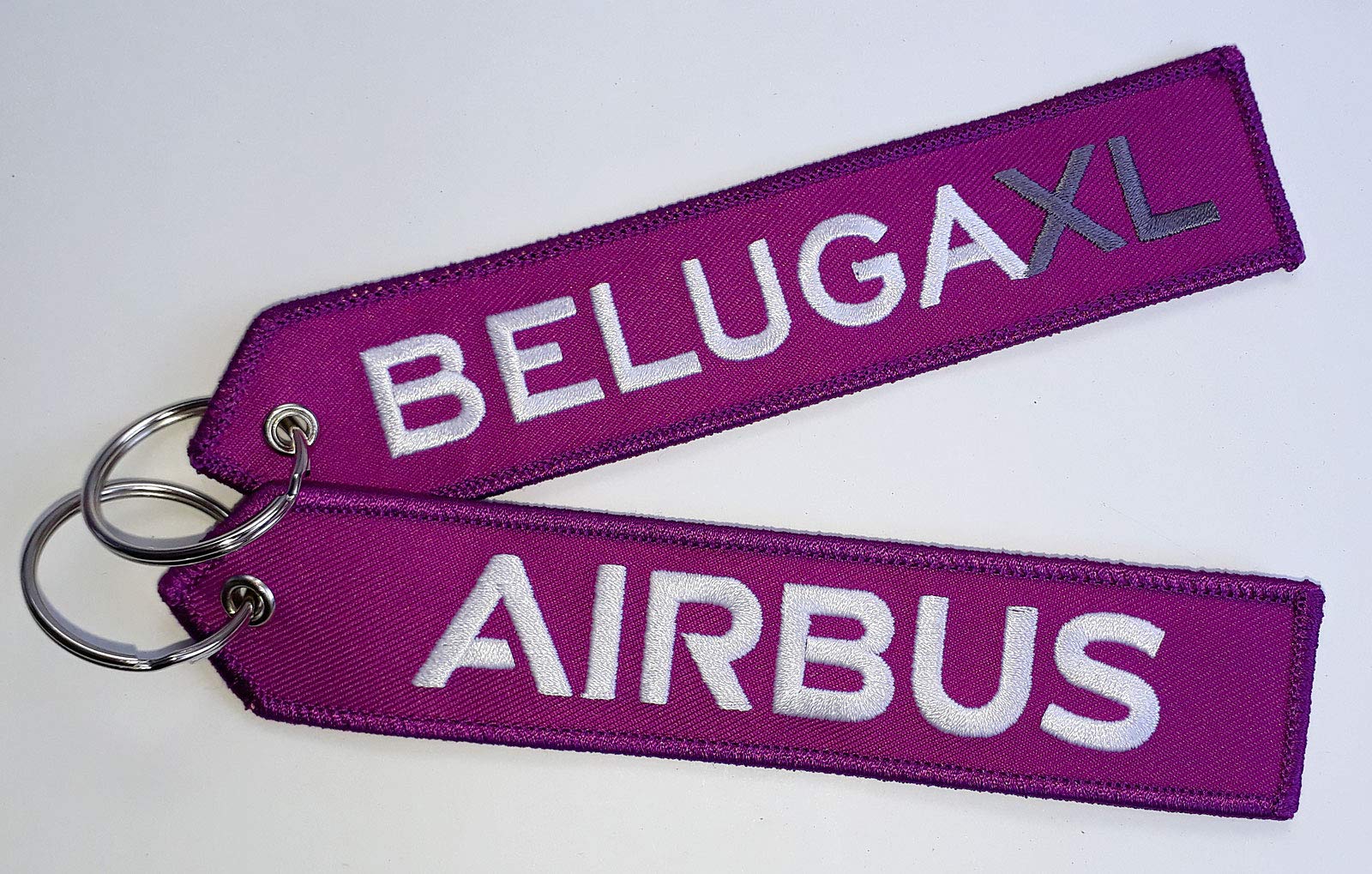 Airbus Schlüsselanhänger Beluga XL | Berry | Gestickte Silberne/graue Schrift | ca. 16 x 3,0 cm | DE Händler von Airbus
