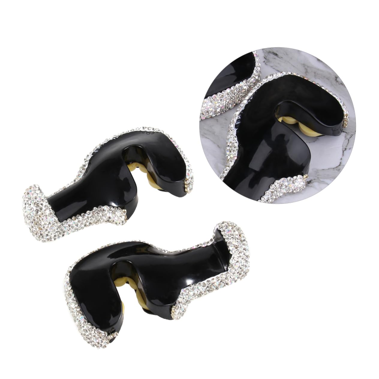 Alipis 2Stücke Kristall Strass Auto Kopfstütze Haken Multifunktionale Kleiderbügel für Einkaufstaschen Handtaschen und Regenschirme Robustes mit Luster Kristallen Alipis 2Stücke Kristall Strass Auto Kopfstütze Haken Multifunktionale Kleiderbügel für Einkaufstaschen Handtaschen und Regenschirme Robustes mit Luster Kristallen von Alipis