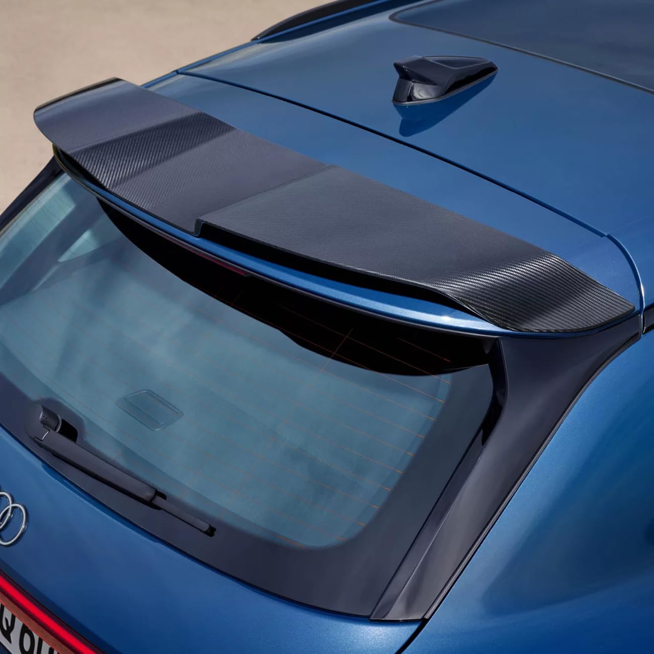 Audi 85H0716453Q0 Dachkantenspoiler Carbon Spoiler Heckspoiler Audi 85H0716453Q0 Dachkantenspoiler Carbon Spoiler Heckspoiler von Audi