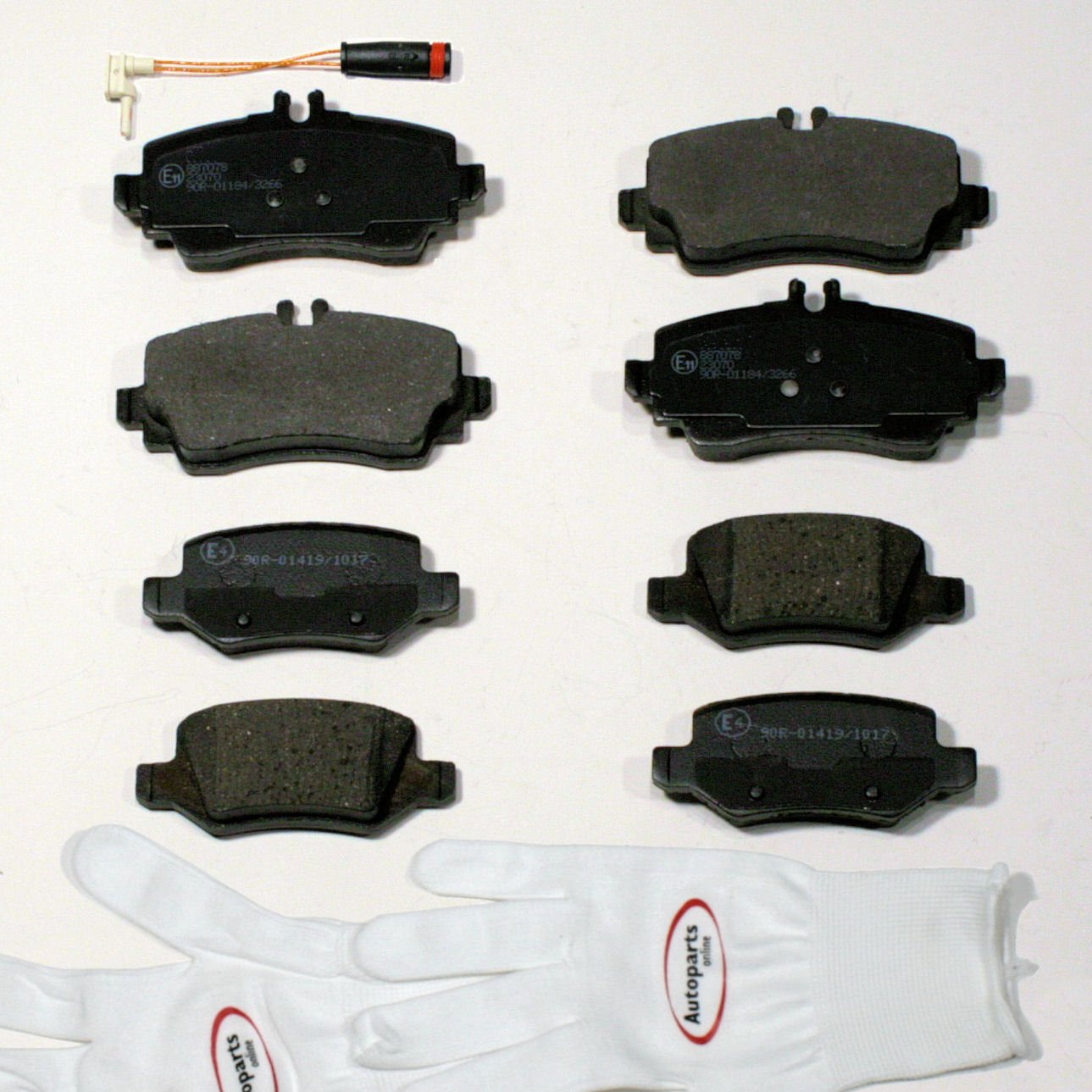 Autoparts-Online Set 60003118 Bremsbeläge/Bremsklötze/Bremsen + Sensor vorne + hinten von Autoparts-Online