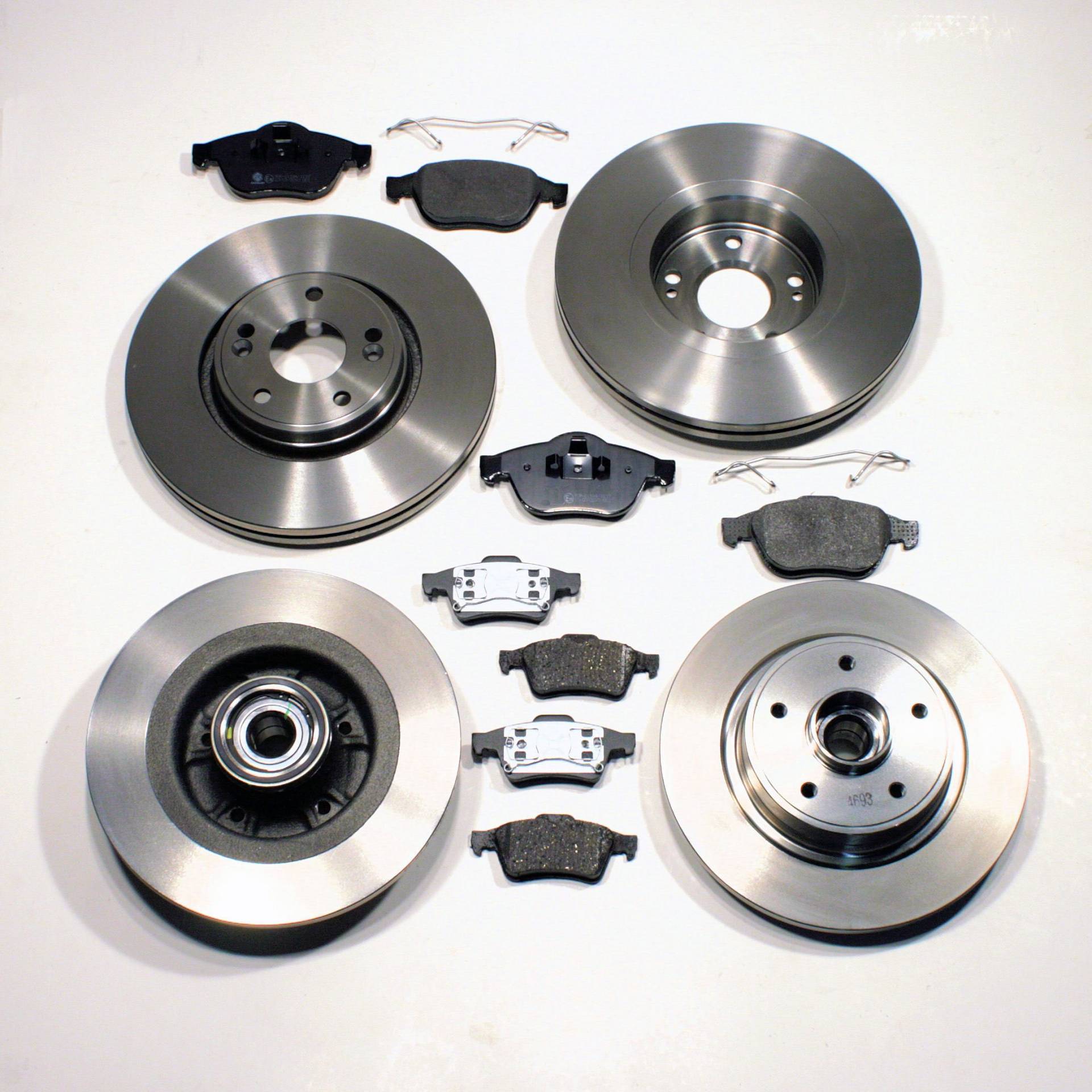 Autoparts-Online Set 60016734 Bremsscheiben und Bremsbeläge für vorne und hinten Autoparts-Online Set 60016734 Bremsscheiben und Bremsbeläge für vorne und hinten von Autoparts-Online