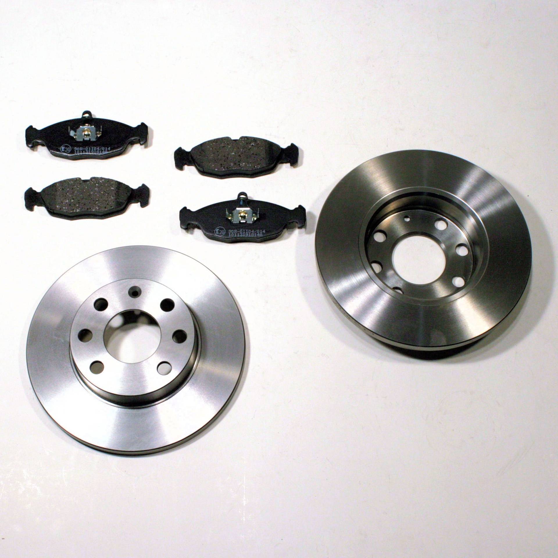 Bremsscheiben/Bremsen + Beläge vorne Bremsscheiben/Bremsen + Beläge vorne von Autoparts-Online
