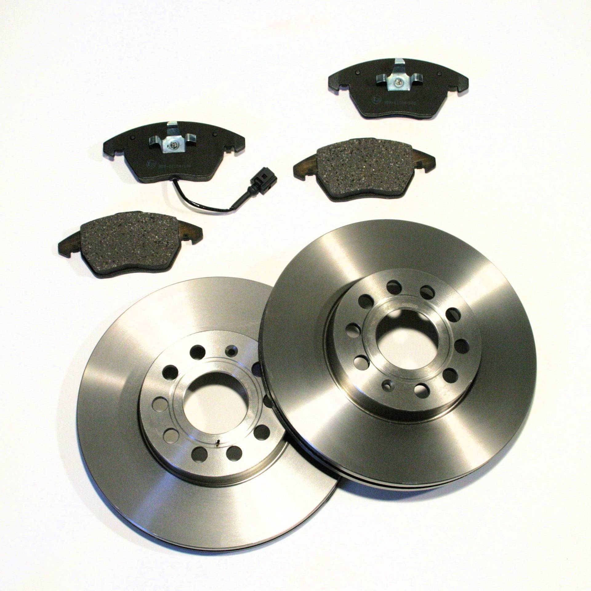 Bremsscheiben/Bremsen + Bremsbeläge + vorne Bremsscheiben/Bremsen + Bremsbeläge + vorne von Autoparts-Online