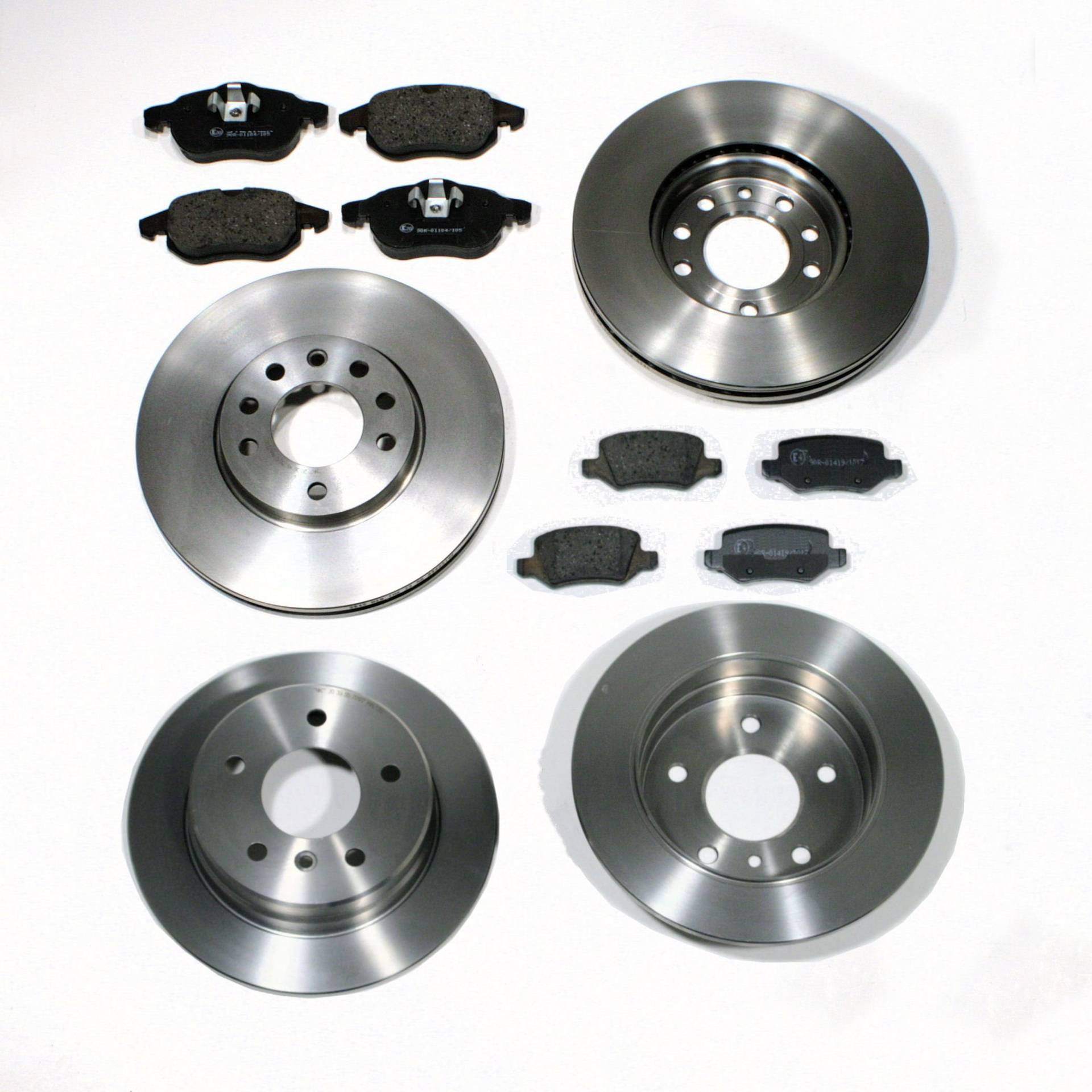Bremsscheiben/Bremsen + Bremsbeläge für vorne + hinten Bremsscheiben/Bremsen + Bremsbeläge für vorne + hinten von Autoparts-Online