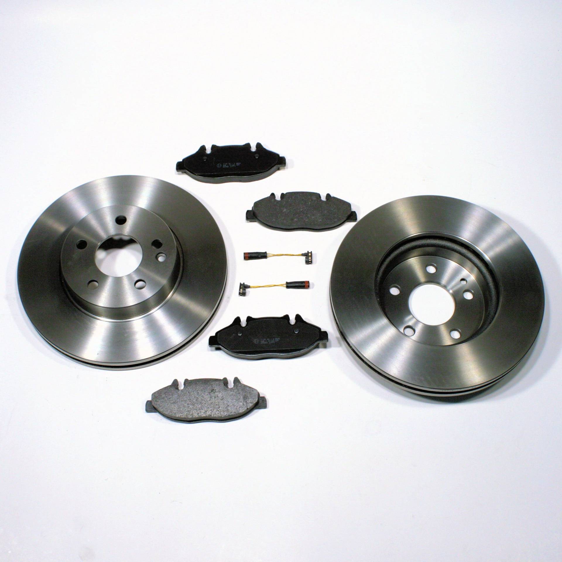 Bremsscheiben/Bremsen + Bremsklötze vorne Bremsscheiben/Bremsen + Bremsklötze vorne von Autoparts-Online