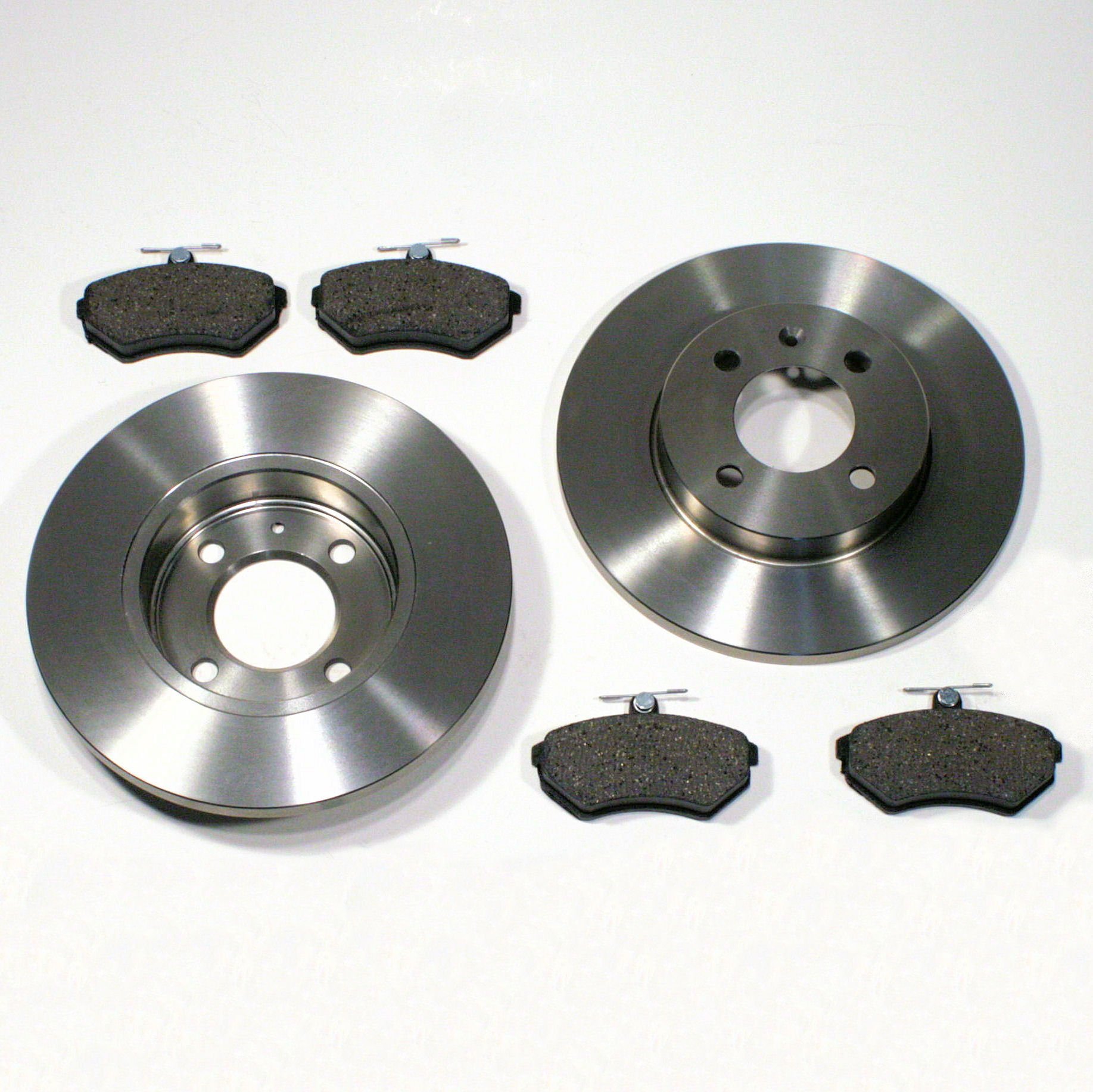 Bremsscheiben + Beläge vorne Bremsscheiben + Beläge vorne von Autoparts-Online