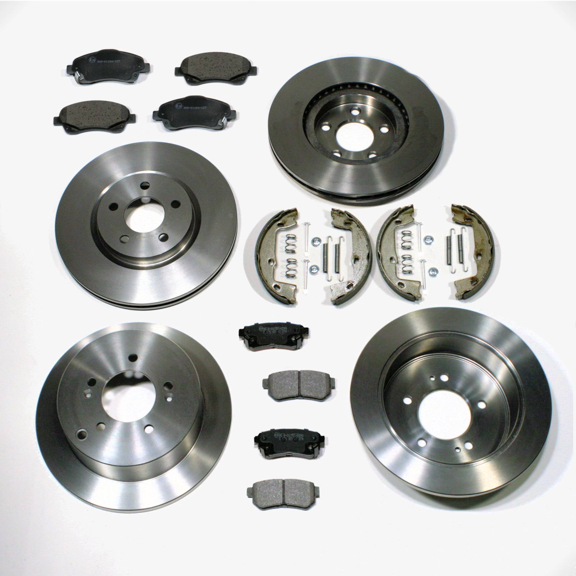 Bremssscheiben Bremsen + Beläge + Handbremsbacken + Zubehör vorne + hinten Bremssscheiben Bremsen + Beläge + Handbremsbacken + Zubehör vorne + hinten von Autoparts-Online