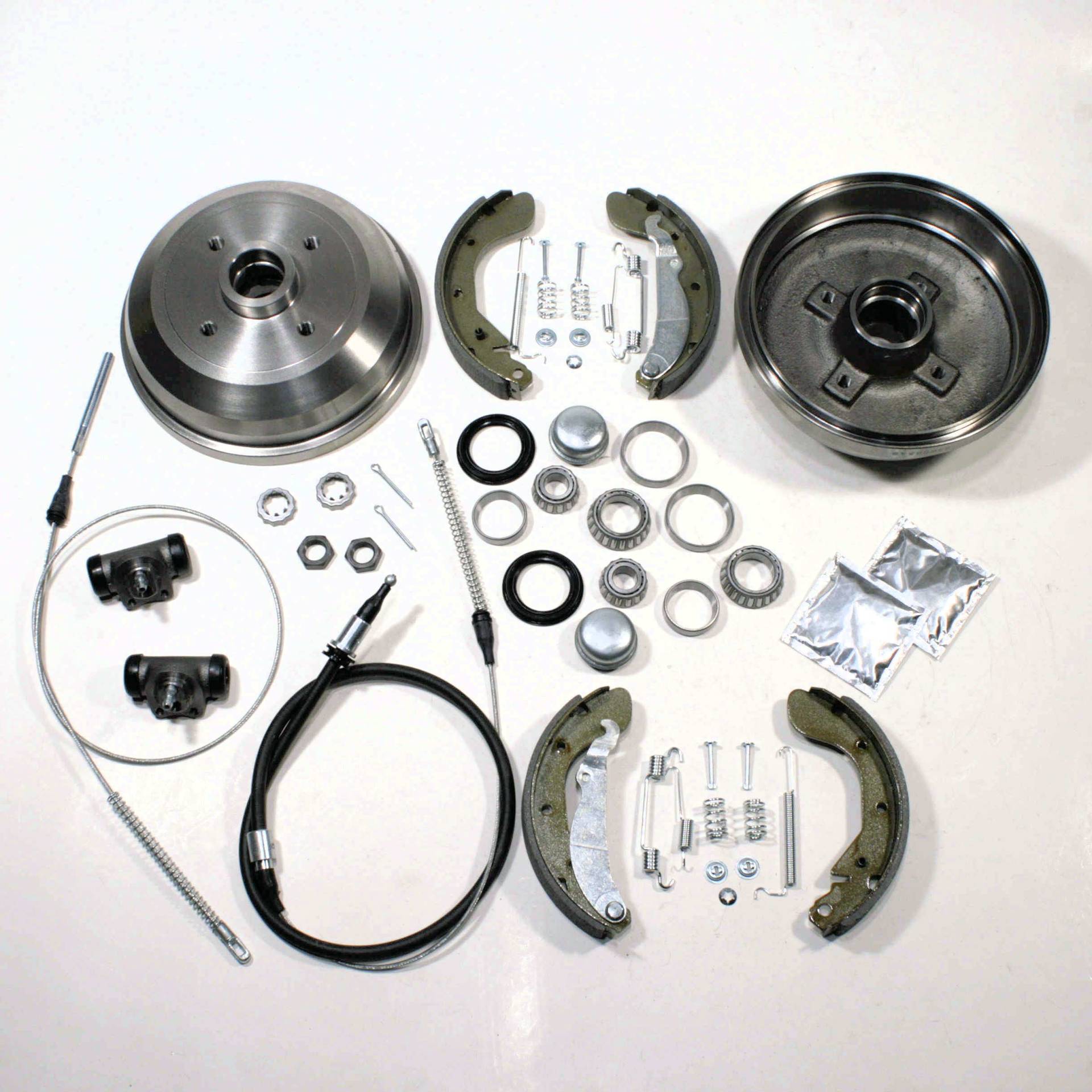 Bremstrommel/Bremsen Set + 2 x Handbremsseil hinten von Autoparts-Online