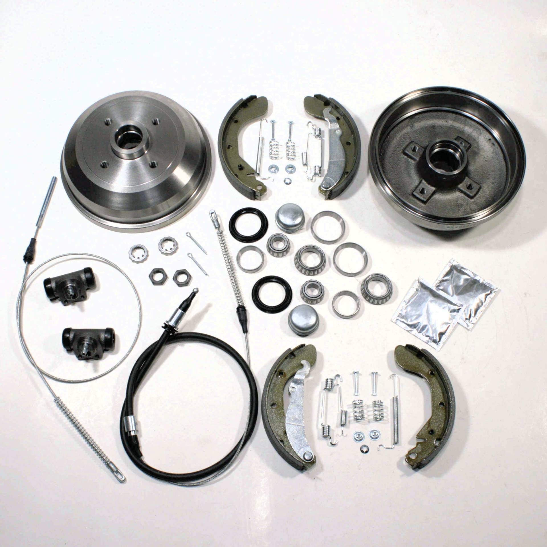 Bremstrommel Bremsen Set + Zubehör + 2 x Handbremsseil hinten Bremstrommel Bremsen Set + Zubehör + 2 x Handbremsseil hinten von Autoparts-Online