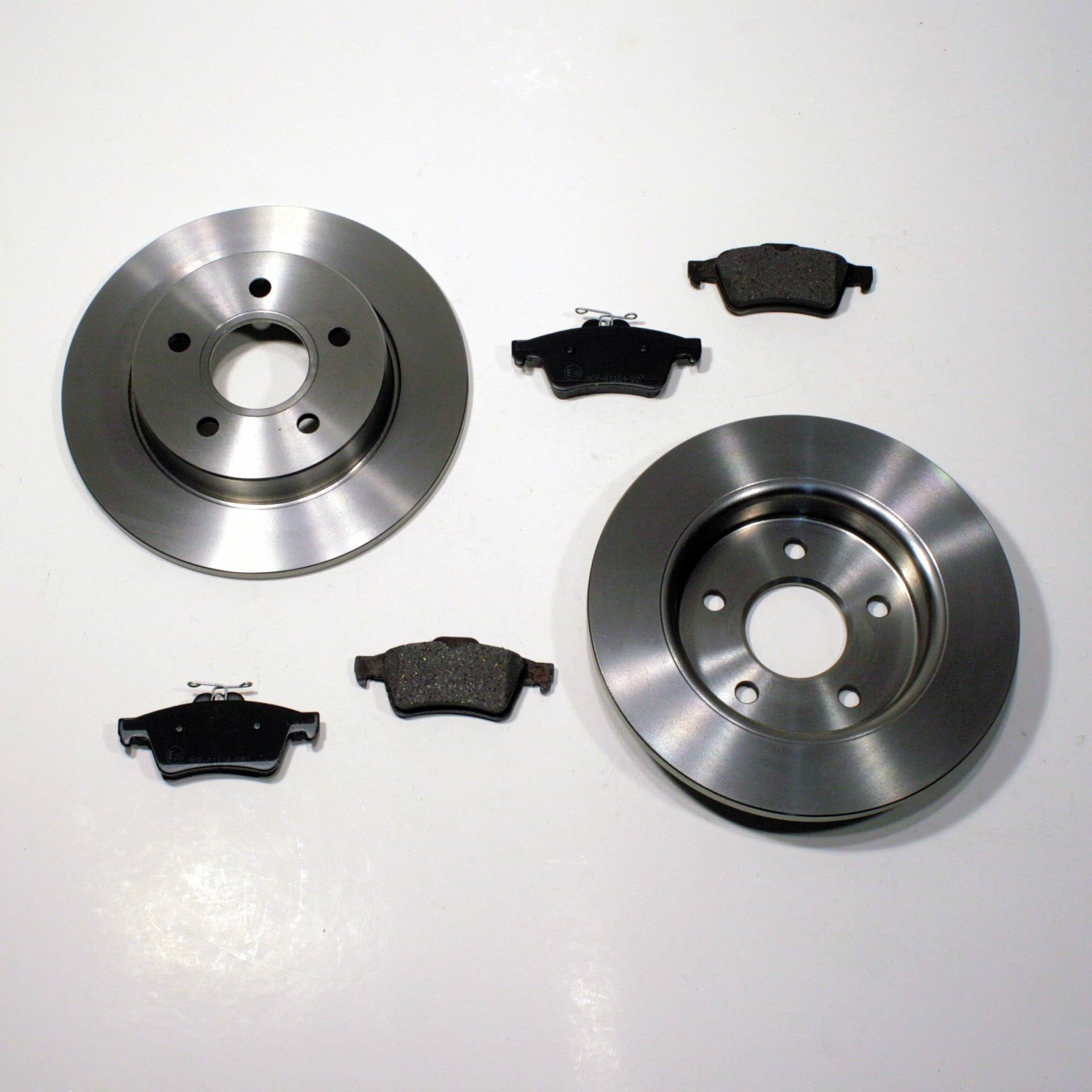 Bremsscheiben Ø 302 mm / 16 Zoll/Bremsen + Bremsbeläge für hinten/für die Hinterachse Bremsscheiben Ø 302 mm / 16 Zoll/Bremsen + Bremsbeläge für hinten/für die Hinterachse von Autoparts-Online