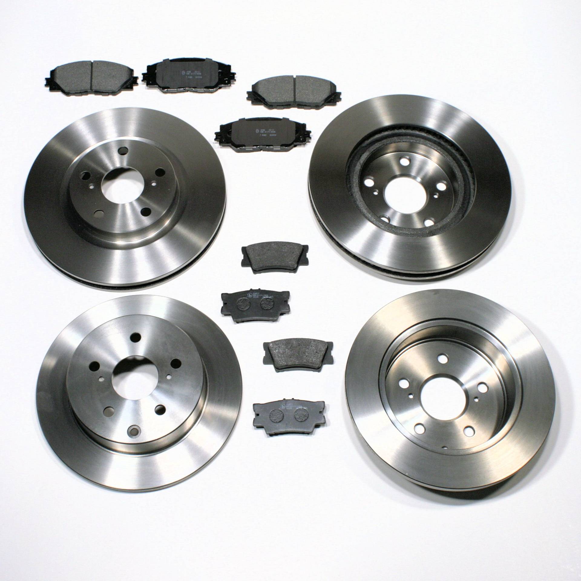 Bremsscheiben/Bremsen + Bremsbeläge für vorne + hinten Bremsscheiben/Bremsen + Bremsbeläge für vorne + hinten von Autoparts-Online