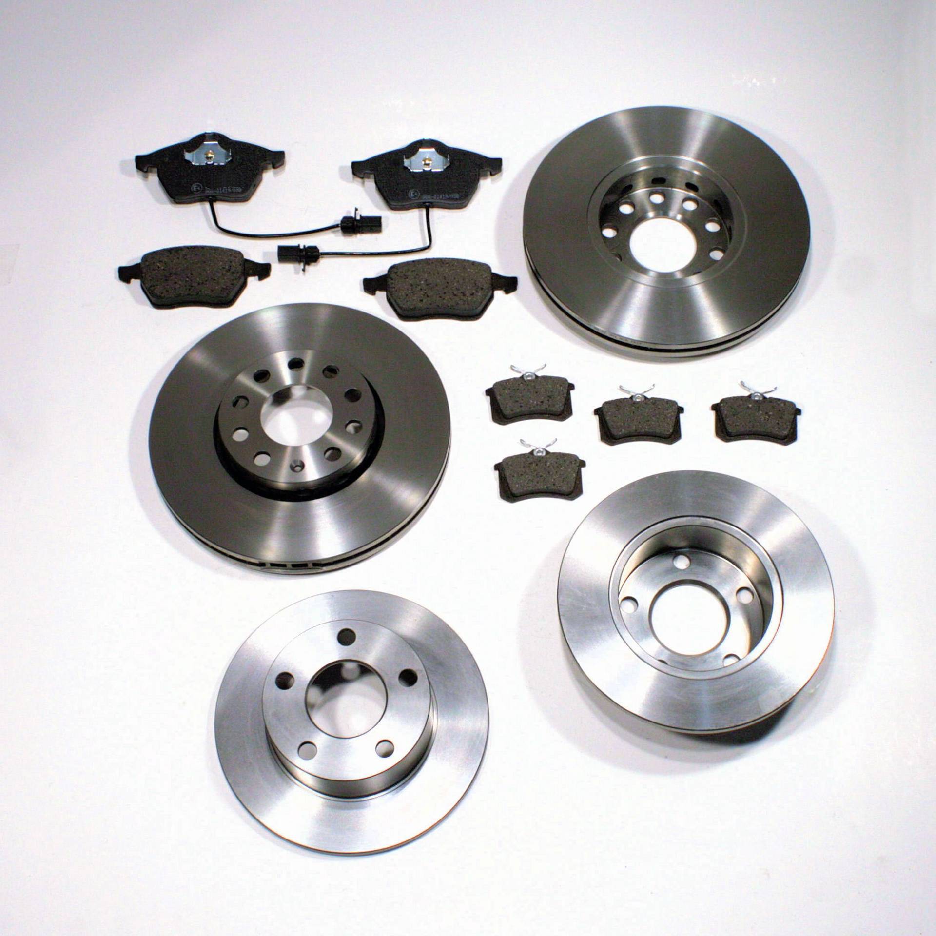 Bremsscheiben 1LB 1ZC / Bremsen + Bremsbeläge für vorne + hinten Bremsscheiben 1LB 1ZC / Bremsen + Bremsbeläge für vorne + hinten von Autoparts-Online