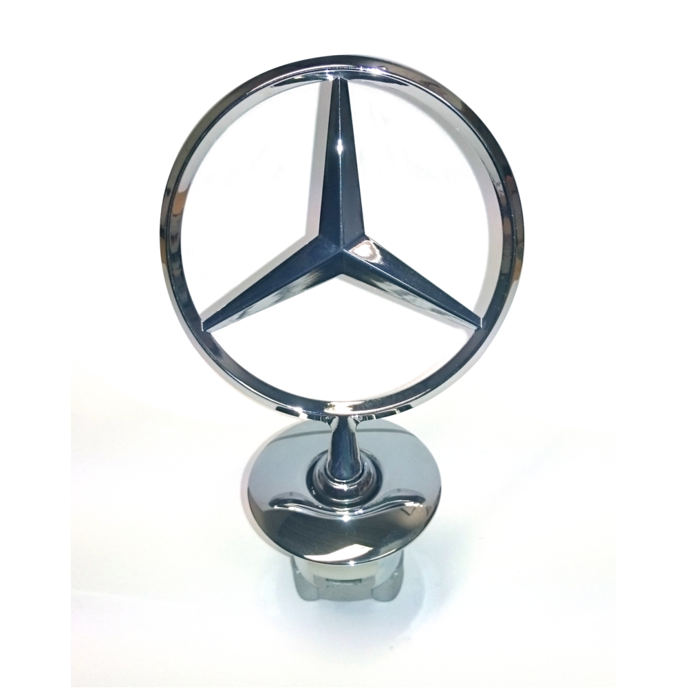 Mercedesstern an Motorhaube