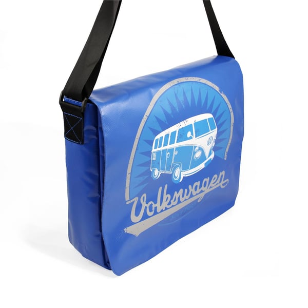Schultertasche VW Collection mit Motiv VW Bulli T1