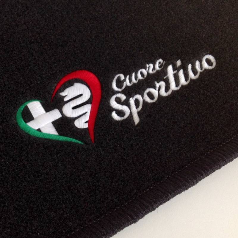 Autoteppich-Stylers Fußmatten mit Stick Cuore Sportivo Italia passend für Alfa Romeo Spider 6. Generation 939 Baujahr 2006-2010 von Autoteppich Stylers