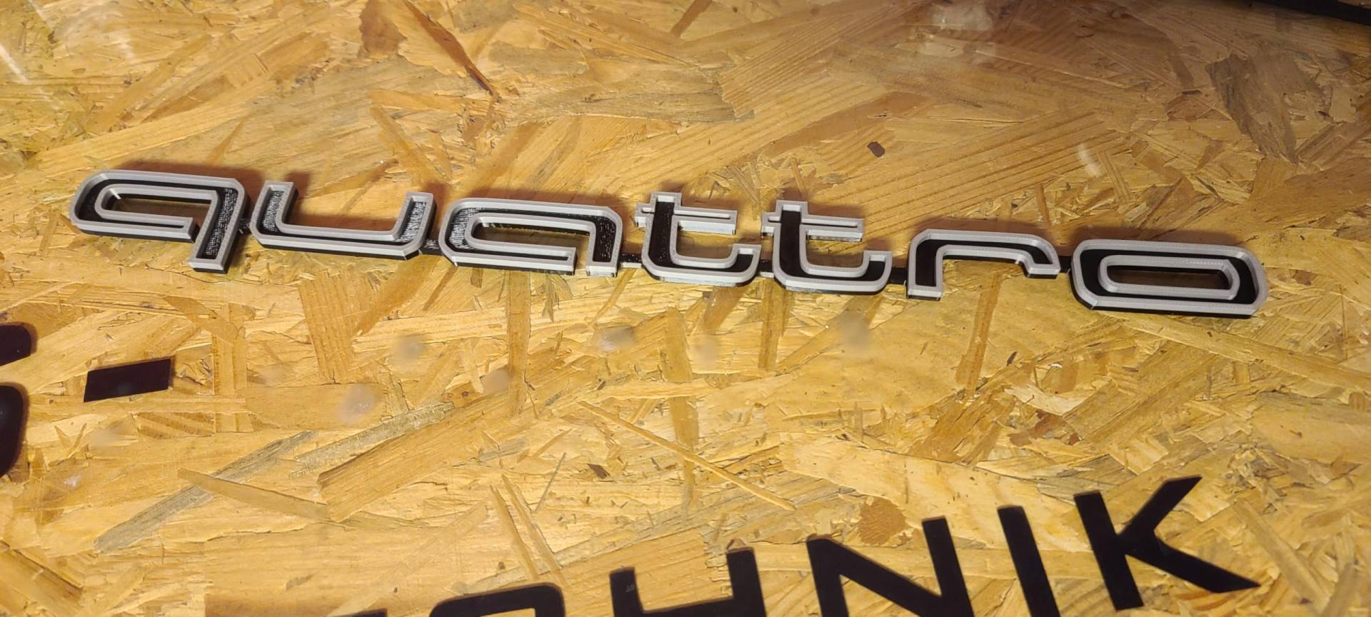 Quattro Schriftzug kompatibel mit Frontgrill Audi A6 und andere Modelle 40cm, Zubehör Emblem Quattro Schriftzug kompatibel mit Frontgrill Audi A6 und andere Modelle 40cm, Zubehör Emblem von BDS-Folientechnik