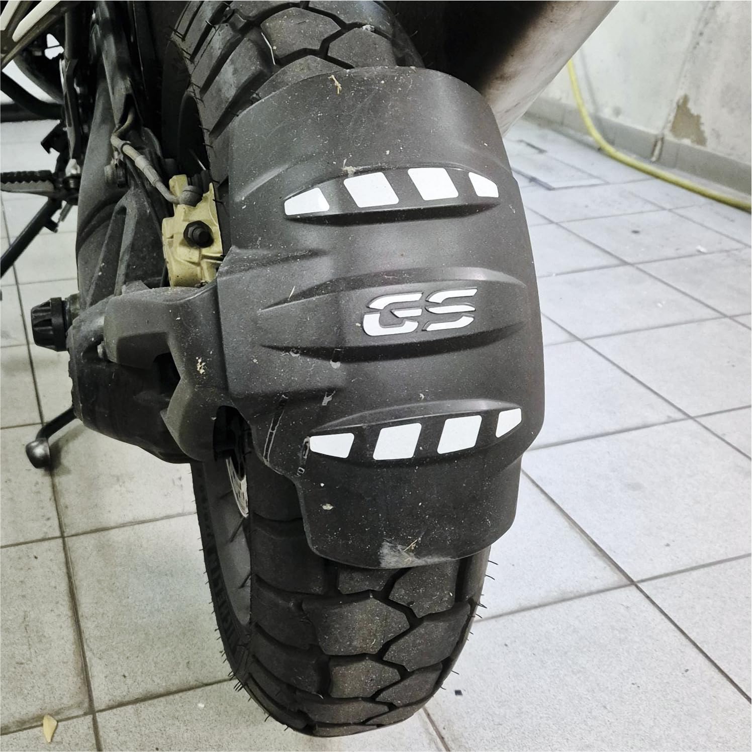 3 Stück REFLEKTIERENDE Aufkleber Kompatibel mit Motorrad R 1200 1250 GS Adventure HECKFENDER Weiß 3 Stück REFLEKTIERENDE Aufkleber Kompatibel mit Motorrad R 1200 1250 GS Adventure HECKFENDER Weiß von BLACK DOVES GRAPHICS
