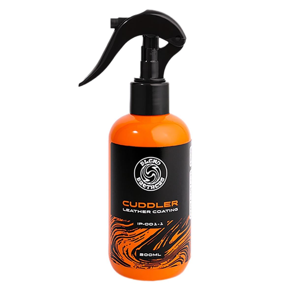 CUDDLER Lederreiniger Auto – Lederpflege Spray mit wasserabweisender Schutzschicht – Für Alcantara, Nubuk, Kunstleder – Schutz ohne Rückstände – 200ml CUDDLER Lederreiniger Auto – Lederpflege Spray mit wasserabweisender Schutzschicht – Für Alcantara, Nubuk, Kunstleder – Schutz ohne Rückstände – 200ml von BLEND BROTHERS
