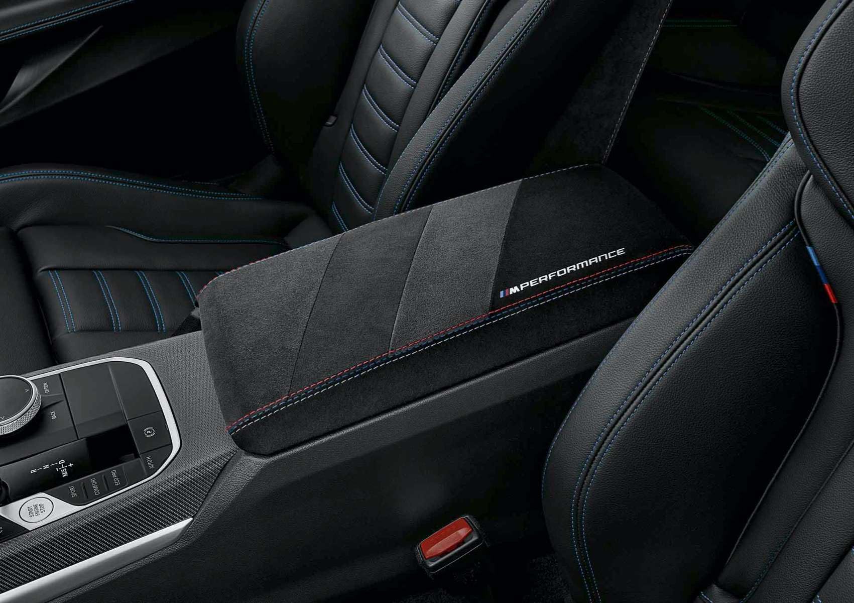 BMW Original MW M Performance Armauflage Alcantara 2er G42 3er G20 G21 G28 M3 G80 G81 4er G22 G23 G26 i4 G26 M4 G82 G83 BMW Original MW M Performance Armauflage Alcantara 2er G42 3er G20 G21 G28 M3 G80 G81 4er G22 G23 G26 i4 G26 M4 G82 G83 von BMW