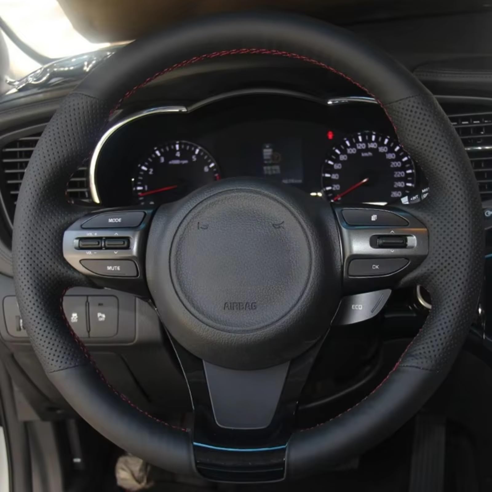 Lenkradschutz Für Kia K5 Für Optima 2014 2015 DIY Handgenähte Schwarze Hohe Weiche Kunstleder-Autolenkradabdeckung Lenkradschoner(Red Blue Thread) von BOHHO