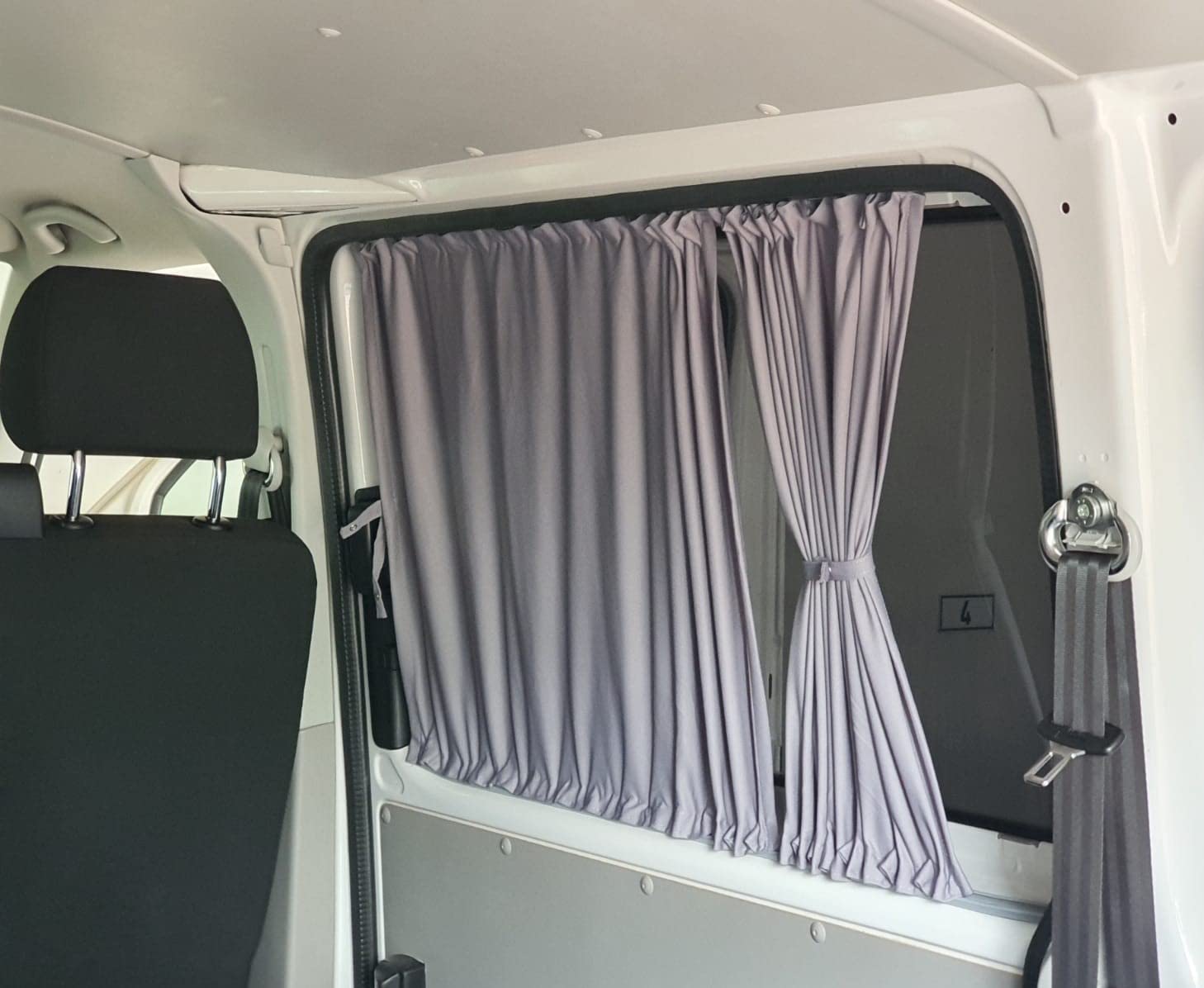 BREMER SITZBEZÜGE Maß Gardinen Vorhänge Sonnenschutz kompatibel mit VW T5 T6 T6.1 Transporter Caravelle Kurzer Radstand nur für Schiebetür gegenüber und Heckklappe 3 Fenster Set in Grau Camping 716-1 von BREMER SITZBEZÜGE