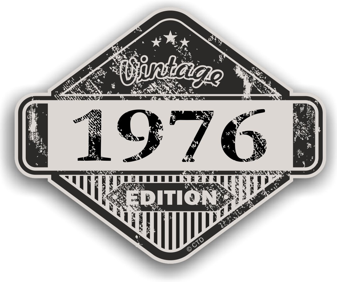Distressed Aged Vintage 1976 Edition Classic Retro Vinyl Auto Motorrad Cafe Racer Helm Aufkleber Aufkleber Badge 85 x 70 mm von CTD