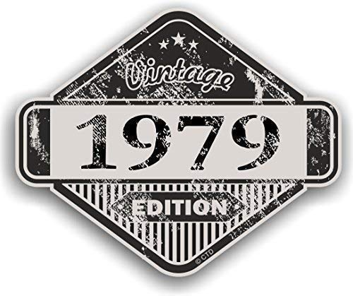 Distressed Aged Vintage 1979 Edition Classic Retro Vinyl Auto Motorrad Cafe Racer Helm Aufkleber Aufkleber Badge 85 x 70 mm von CTD
