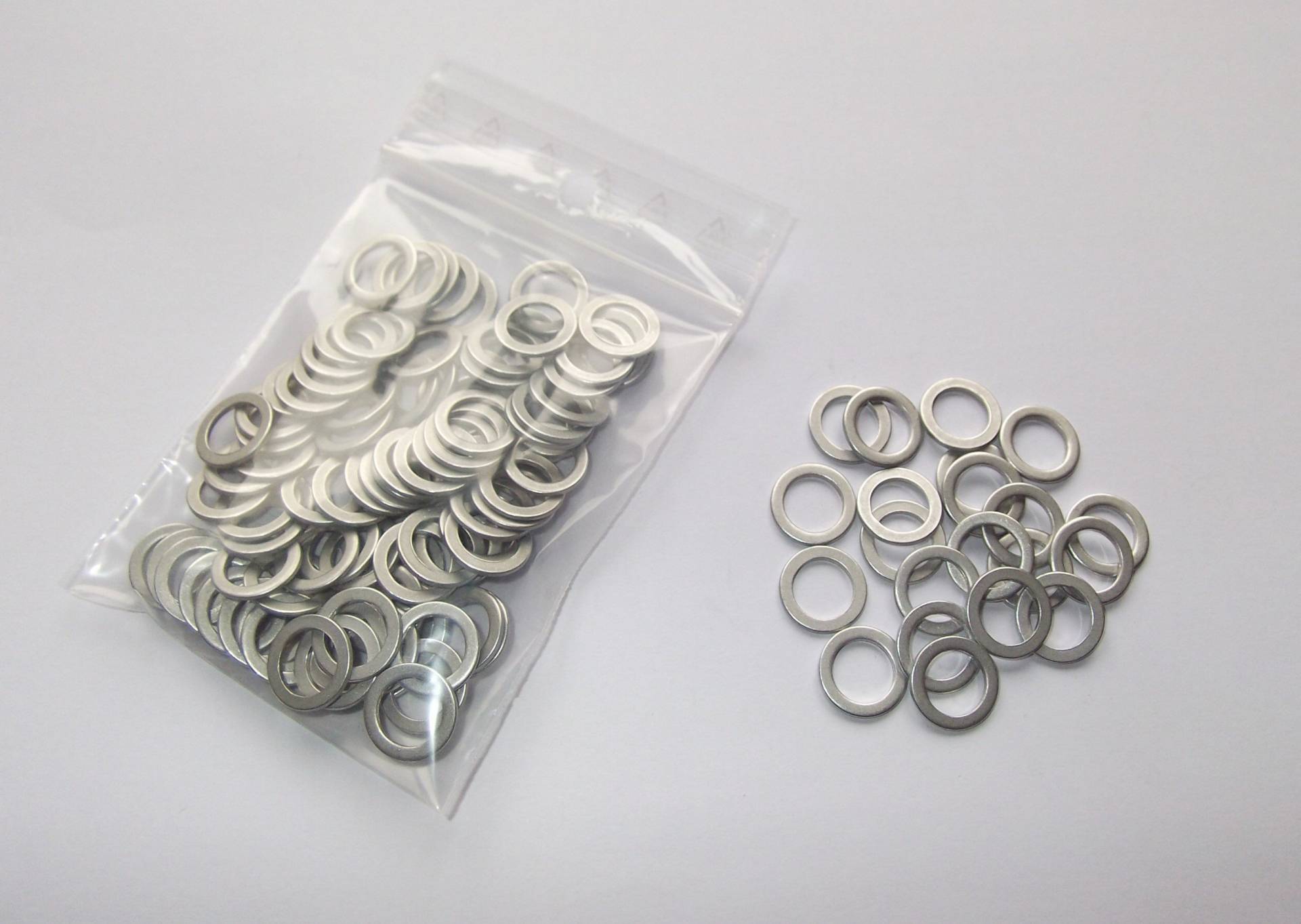 100 STÜCK Aluminiumring Aludichtung Dichtung AL 10x14x1,0mm DIN7603 Form A 100 STÜCK Aluminiumring Aludichtung Dichtung AL 10x14x1,0mm DIN7603 Form A von Cartec
