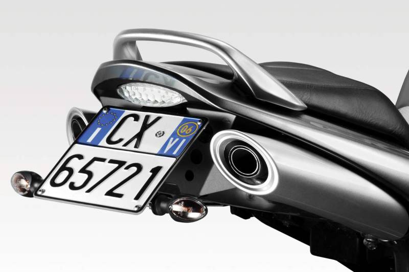 GSR600 2006/10 - Kit Kennzeichenhalter (R-0590) - Einstellbare Nummernschild Halter - inkl. LED und Hardware-Bolzen - Motorradzubehör De Pretto Moto (DPM Race) - 100% Made in Italy von DPM race