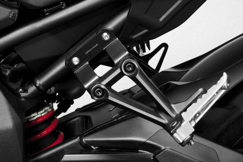 MT10 2022/23 - Kit Beifahrerfußrastenständer (R-0754) - Repositionierung Fussrasten Fussstützen - Inklusive Hardware – De Pretto Moto Zubehör (DPM Race) – 100% Made in Italy von DPM race