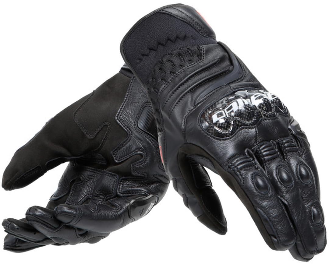 Dainese - Carbon 4 Short Gloves, Kurze Motorradhandschuhe aus Leder, mit Knöchelprotektoren aus Carbon, Mann, Schwarz/Schwarz, XXXL Dainese - Carbon 4 Short Gloves, Kurze Motorradhandschuhe aus Leder, mit Knöchelprotektoren aus Carbon, Mann, Schwarz/Schwarz, XXXL von Dainese